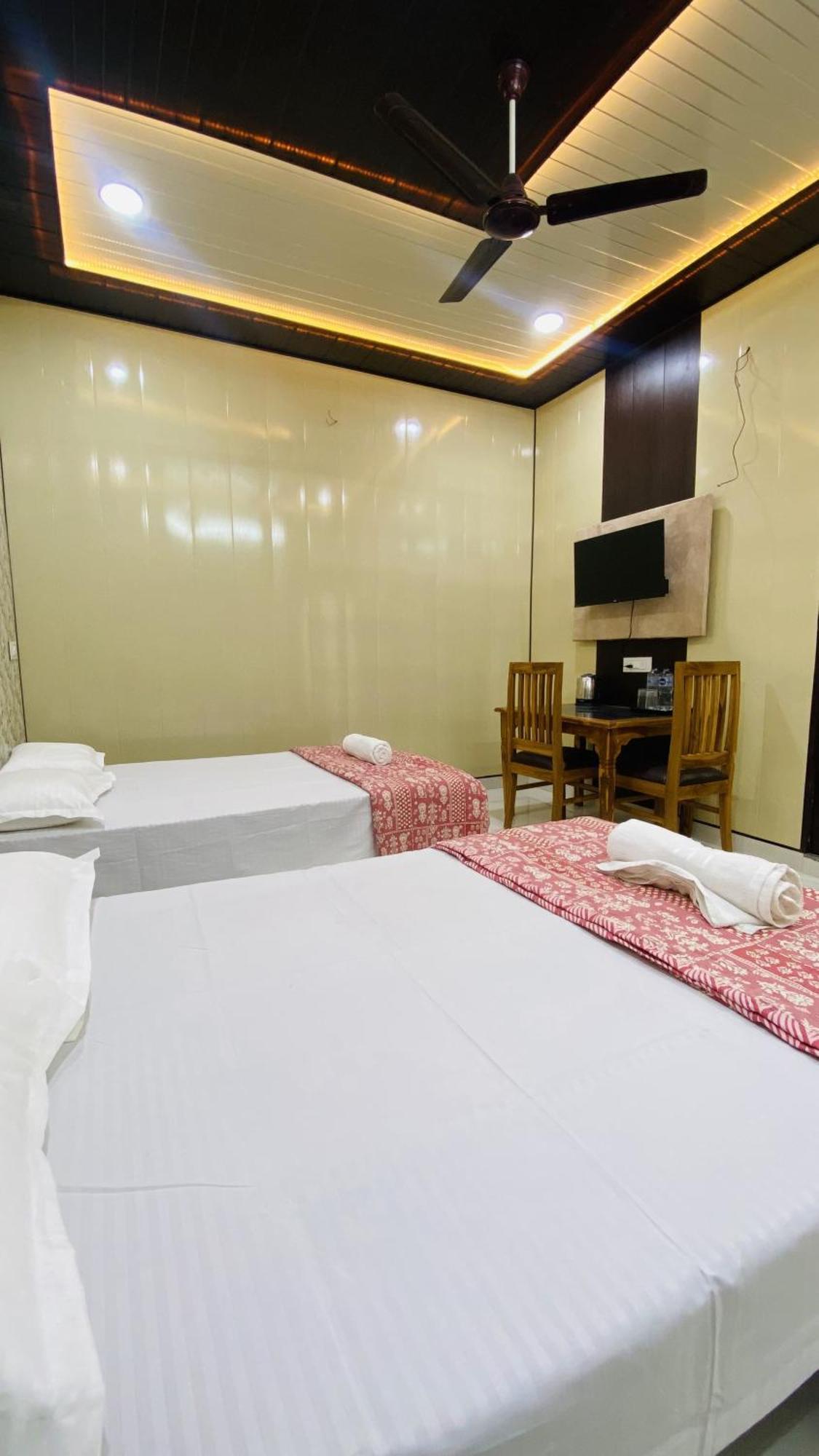 Hotel Mandir Saket Bhawan Ayodhya Esterno foto